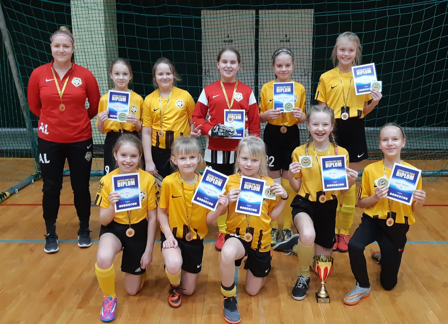 FC Lootos U12 võistkond Helena Hakk, Hanna-Mariin Hüdsi, Kirke Lepp, Säde Lillo, Karoliine Mustimets, Ly Anette Musting, Raneli Piirisild, Miialii Rinne, Grete Šults, Britt-Marii Vija. Treener Ave-Lii Laas.