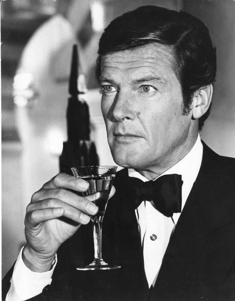 Roger Moore James Bondina