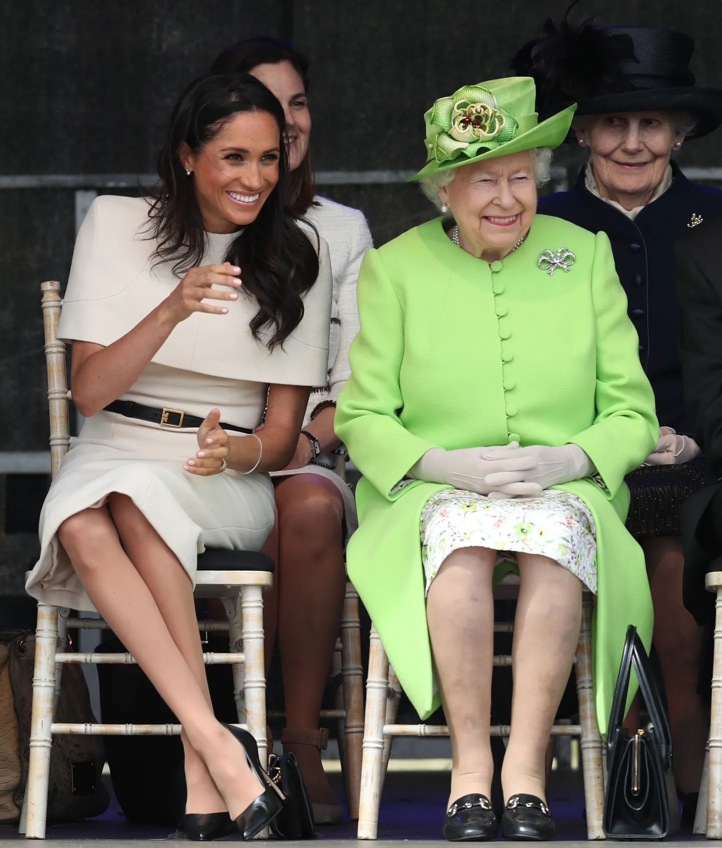 Kuninganna Elizabeth II ja Sussexi hertsoginna Meghan juunis 2018 Cheshire'is Widnesis silda avamas