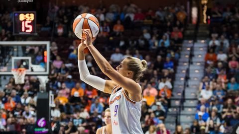 Laksai blāva spēle zaudējumā WNBA