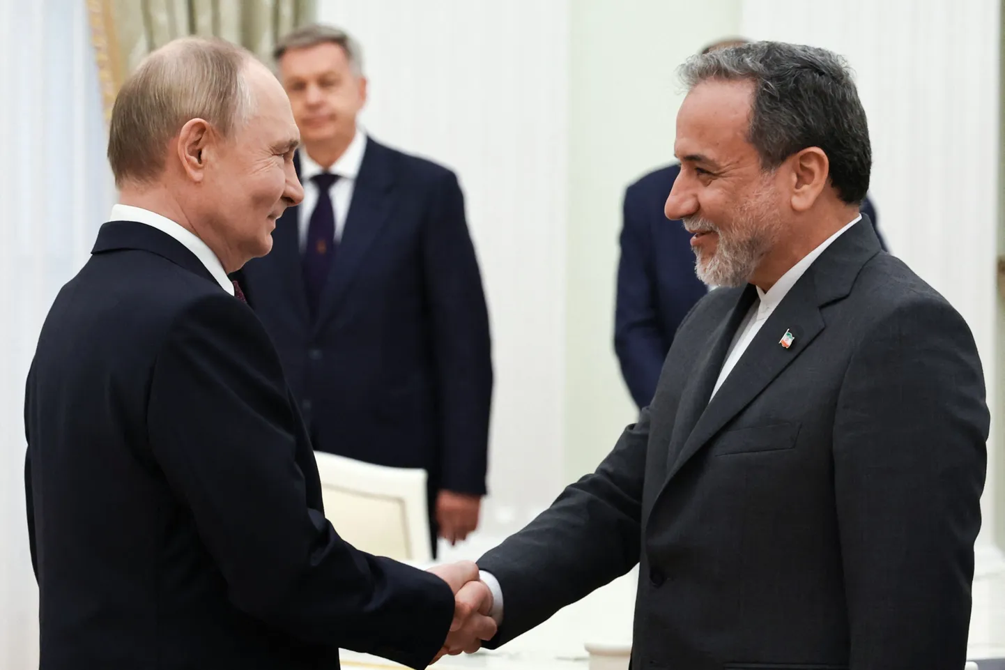 Krievijas prezidents Vladimirs Putins tiekas ar Irānas ārlietu ministru Abasu Aragči