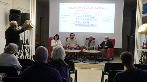 GALERII ⟩ Linnaraamatukogu 90 aastat samas majas: vestlusring ja näitus