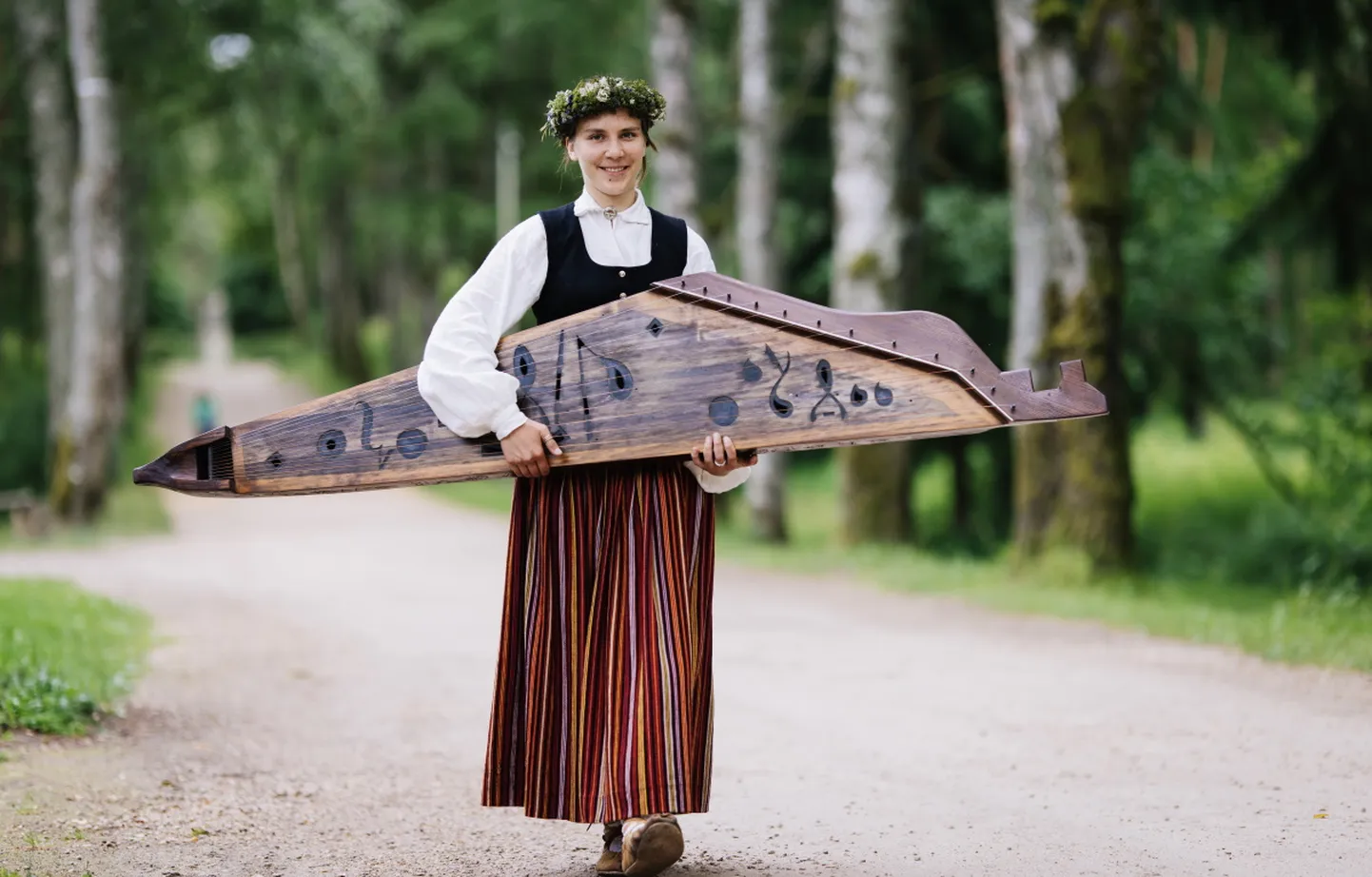 Pasaulē lielākā kokle tiks skandināta Latvijas Nacionālajā bibliotēkā
