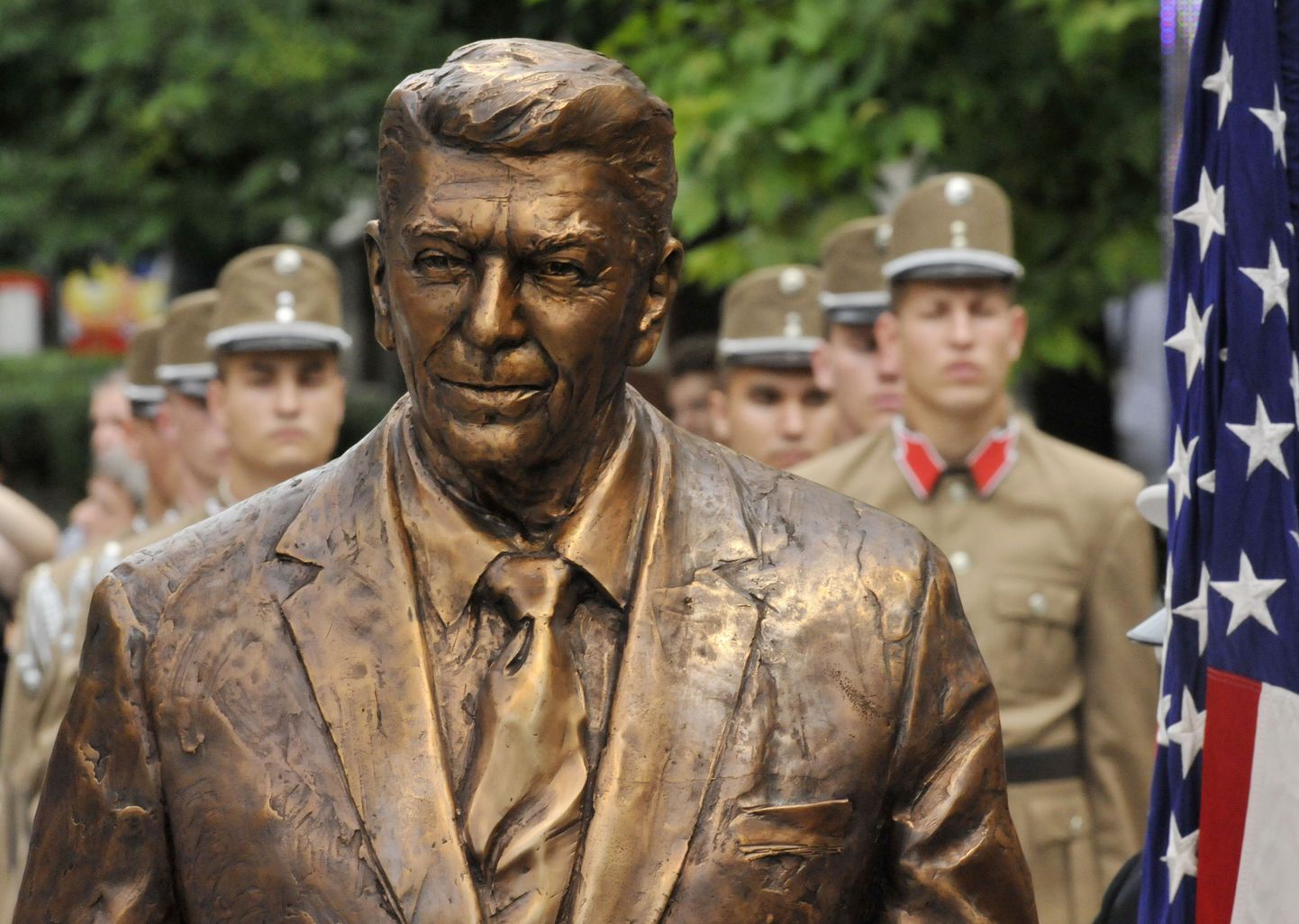 Этот памятник Рейгану установили 29 июня в Будапеште.
