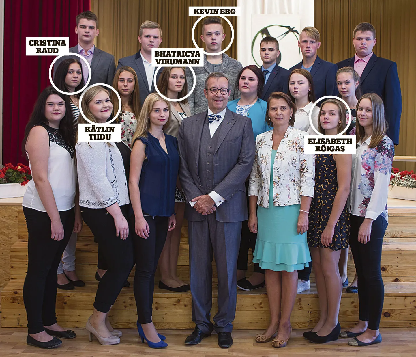 President Toomas Hendrik Ilves kohtus Abja gümnaasiumis taas nende tänavu gümnaasiumiteed alustavate noortega, kellele ta üheksa aasta eest 1. septembril sealsamas aabitsad oli andnud.