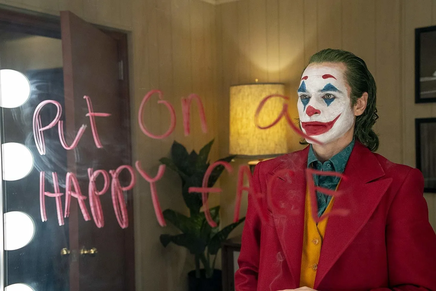 Tee rõõmus nägu! Joaquin Phoenix filmis «Jokker».