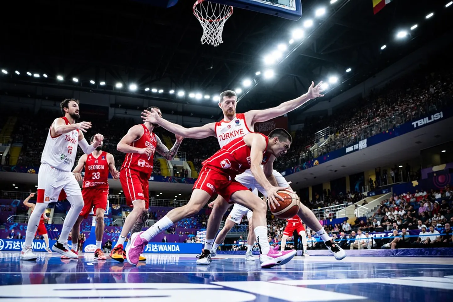 Turcijas un Gruzijas basketbolisti
