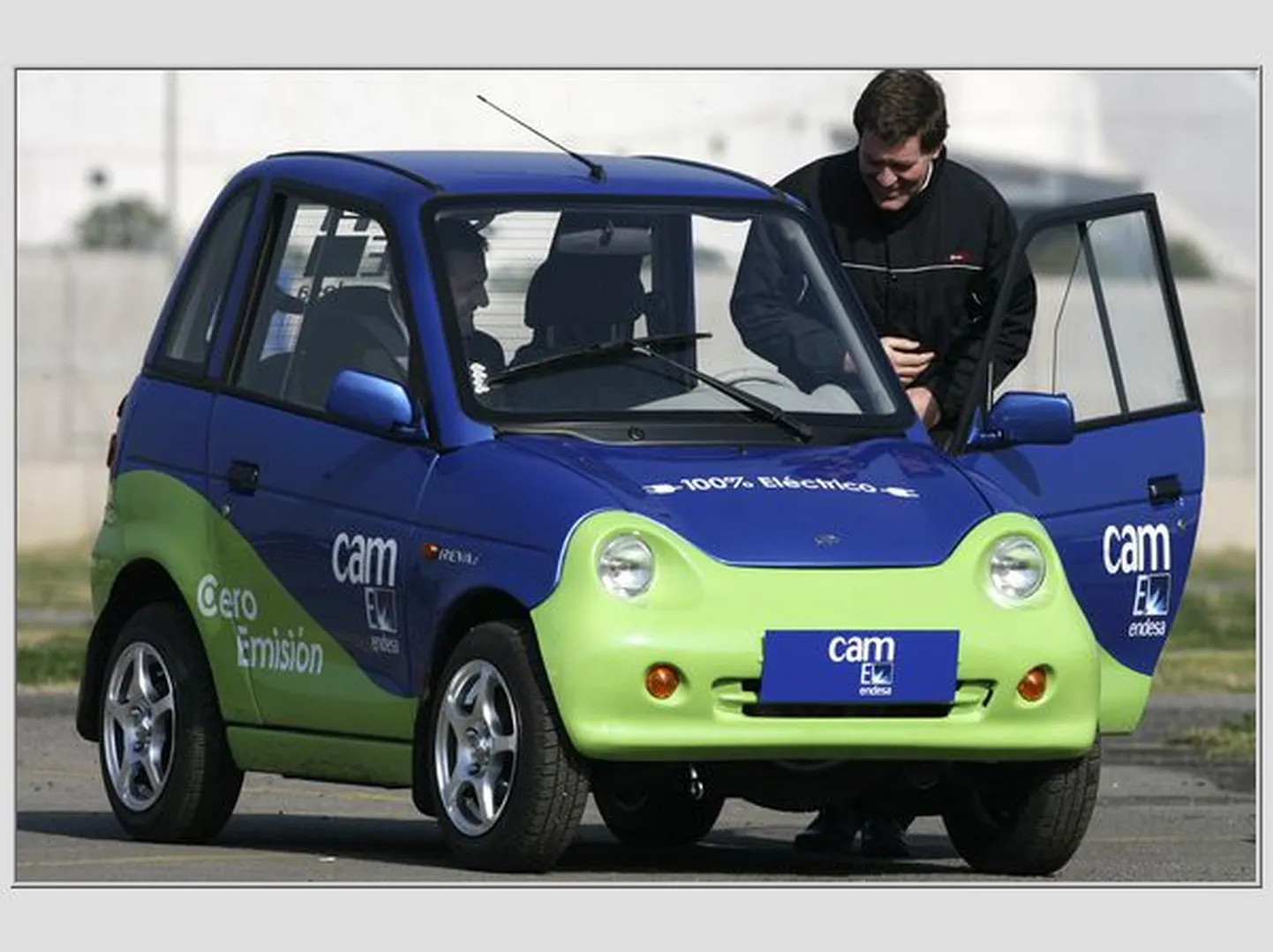 India autotööstuse Reva toodetud elektriauto..