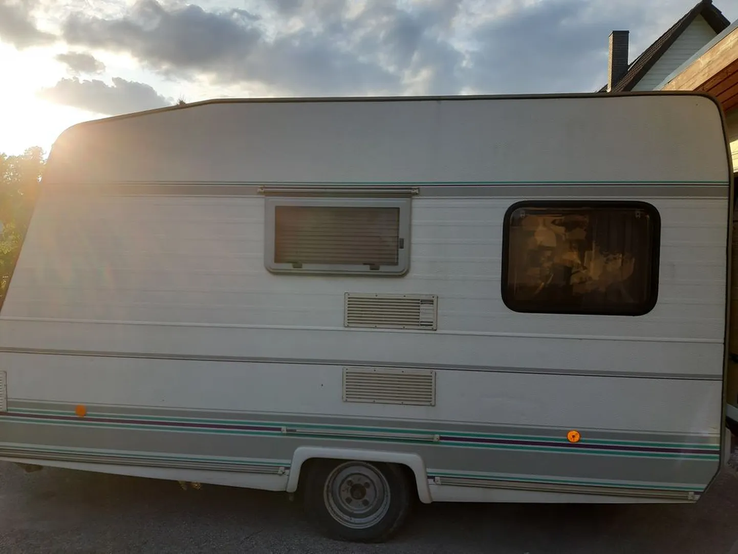 Haagissuvila Caravelair A3700.