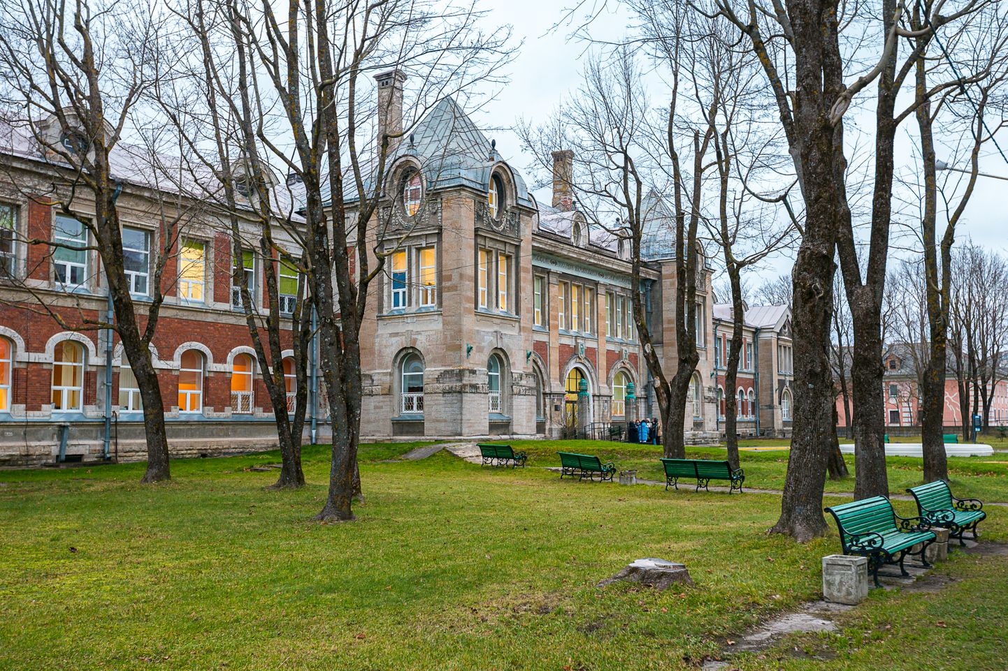 Narva haigla uuendamiseks vajalikud kümned miljonid eurod on Jaak Aabi sõnul võimalik hankida teistest fondidest.
