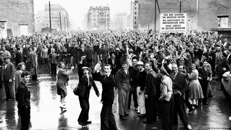 17 июня 1953 года. Демонстранты на улицах Берлина
