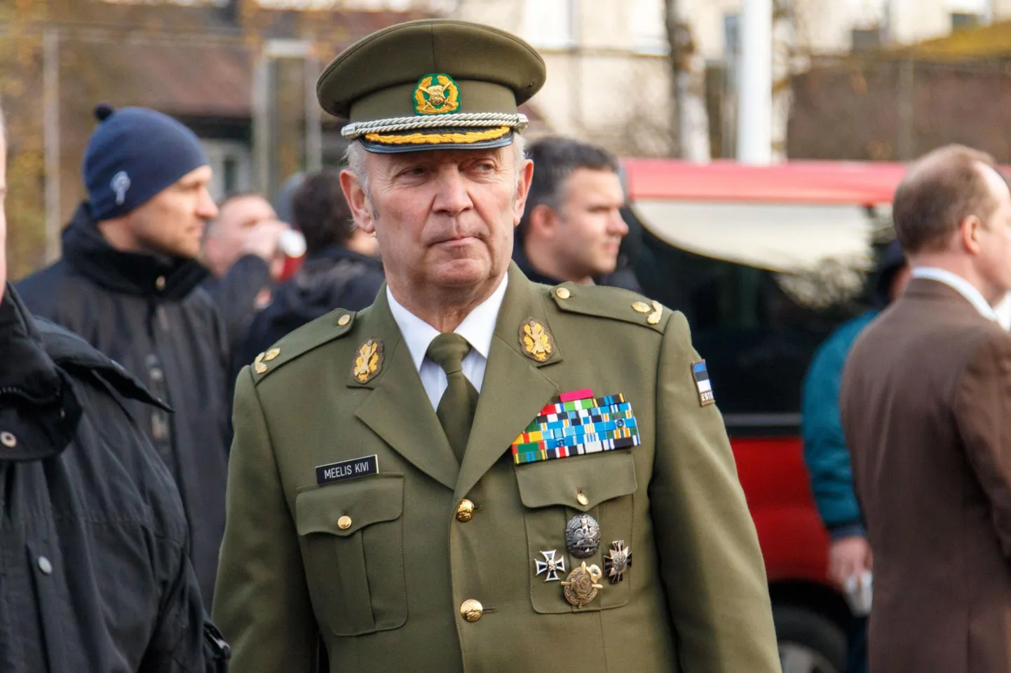 Major Meelis Kivi saab tänukirja ja hinnalise kingituse Valga sõjamuuseumi arendamise ning noorte kaitsetahte ja isamaalise hariduse edendamise eest.