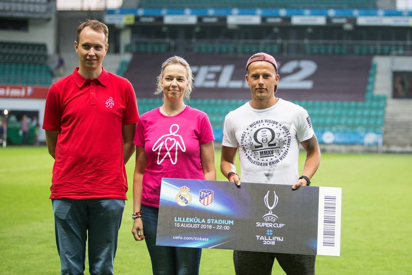 Õnneliku käega jalgpallur Tanel Lang teenis Tallinnas omadele kaasa elades kaks pääset 15. augustil asetleidvale UEFA superkarikafinaalile.