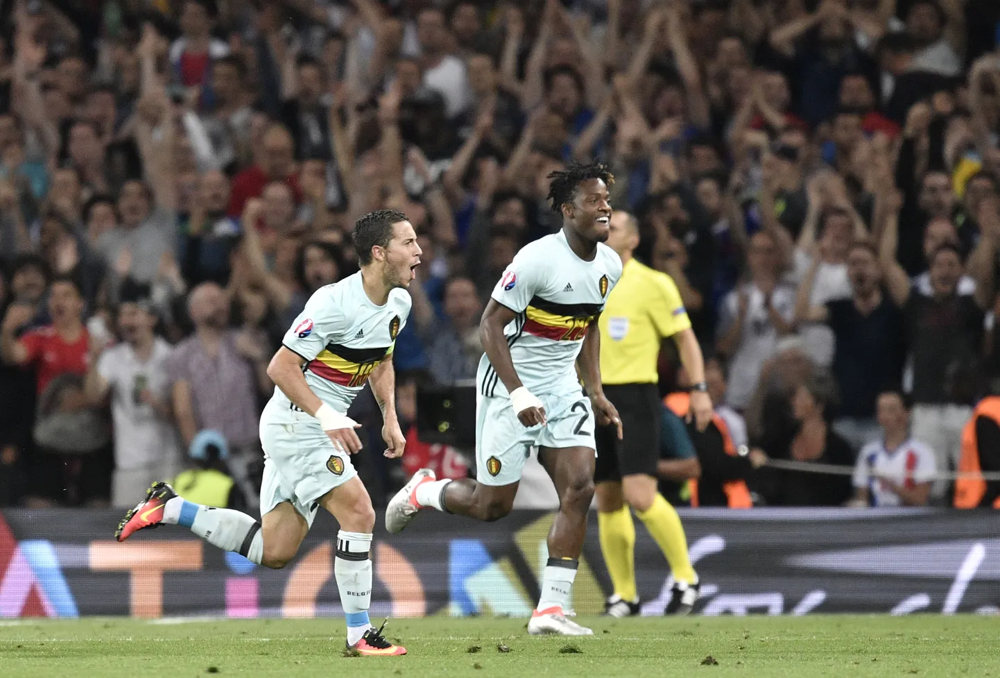 Belgia koondislased rõõmustamas.