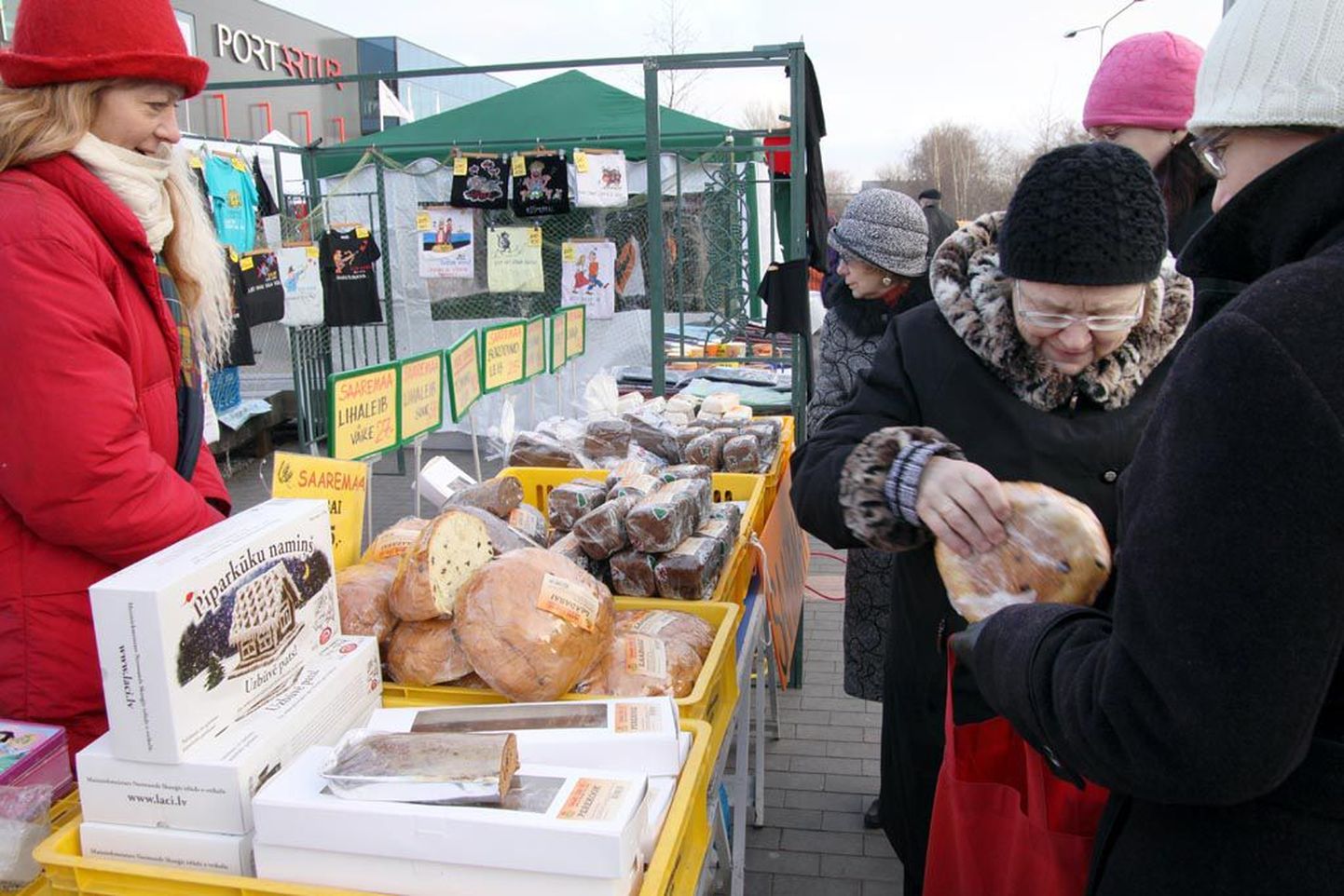 Laupäeval Pärnus teist korda peetud mahelaadal läksid kõige paremini kaubaks toiduained.