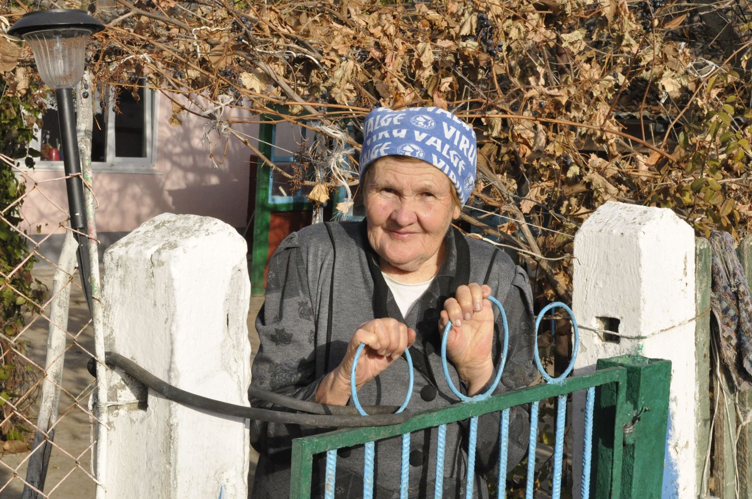 Elu aeg kolhoosis viinamarjakasvatuses töölise, postiljoni ja lasteaiakasvatajana töötanud Rita tähistas sügisel 75. juubelit. Ta on vanuselt enam-vähem täpselt Krasnodarka kõige noorema ja kõige vanema puhastverd eestlase vahel: Valentina, neiupõlvenimega Viidermann, sai 90, ja Lootuse Sass on 55.