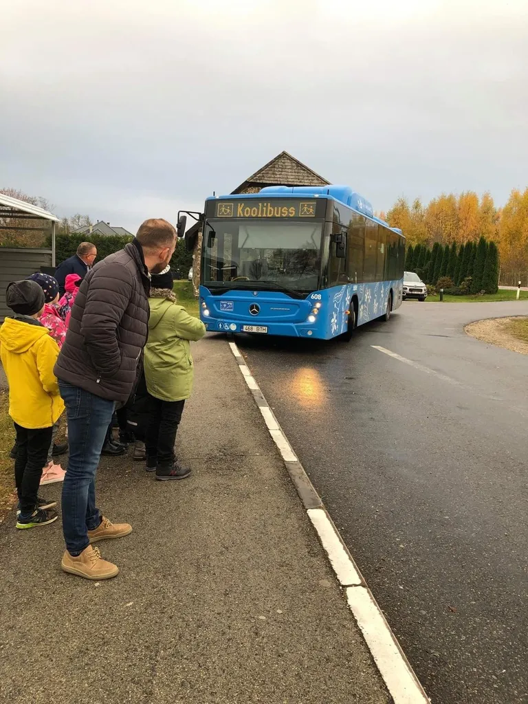 Koolitus algas Sauga põhikooli bussipeatusest.