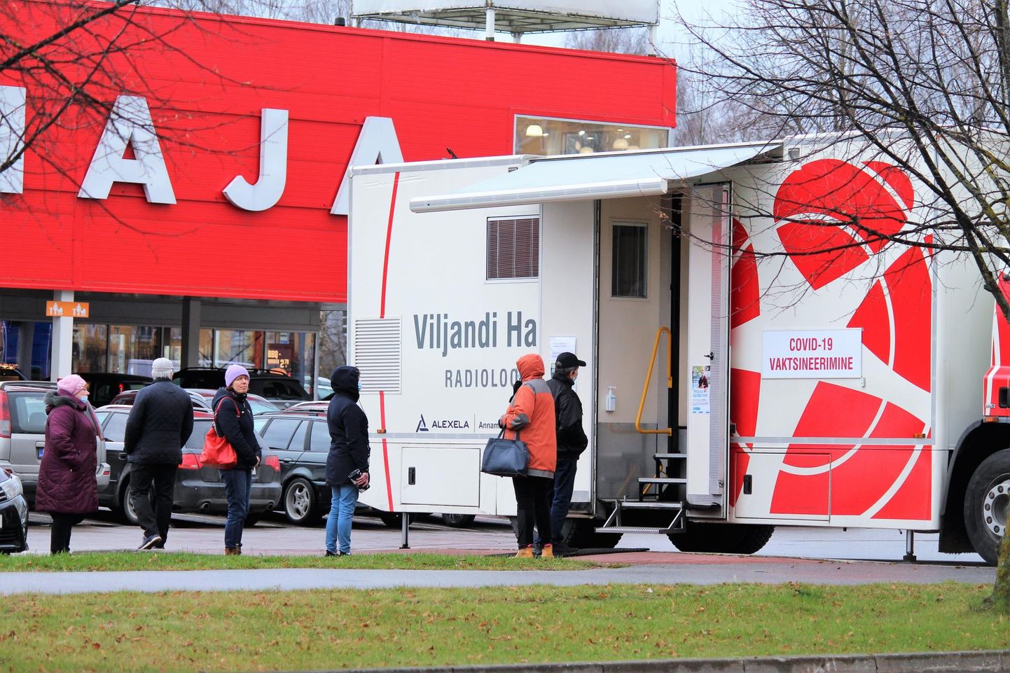 Viljandi haigla vaktsineerimisbuss käis reedel Antslas, Võrus, ASis Barrus ning Rõuges.