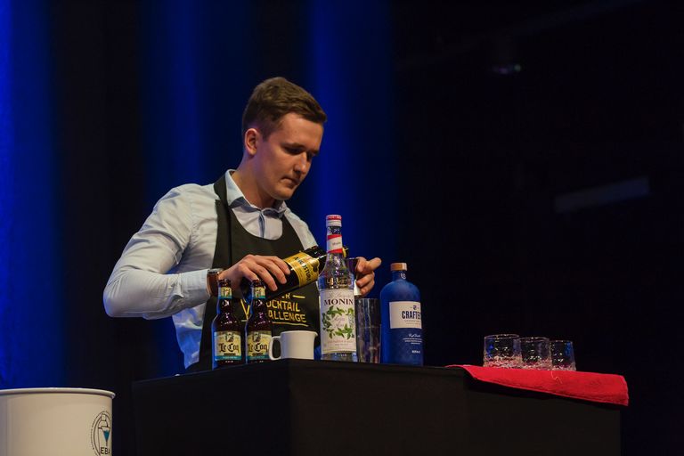 2018. aasta kokteilivalmistamise maailmameistrivõistlustel õllekokteilide kategoorias teisele kohale tulnud Vladimir Izotov. Kokteili nimi: Full Time Lover