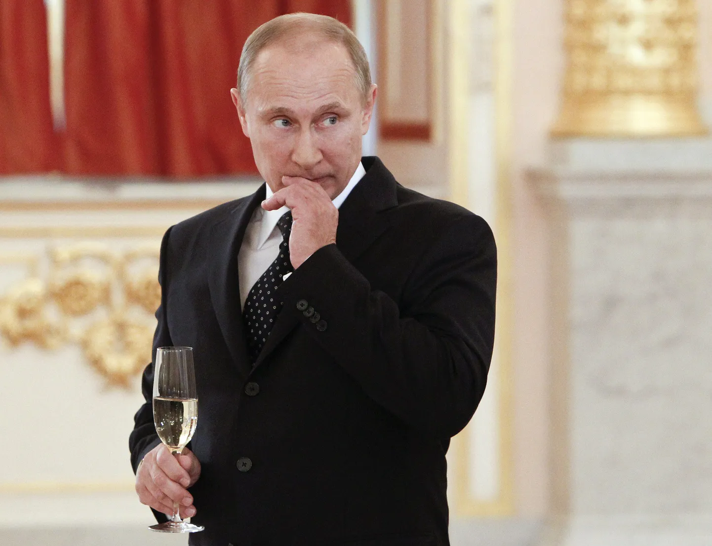 Putin täna Kremlis toimunud tseremoonial -  2013. aasta pidi olema Venemaa ja Hollandi sõbralike kultuurivahetuste aasta, ent suhete parandamise asemel on need viimasel ajal hoopiski pingenenud.