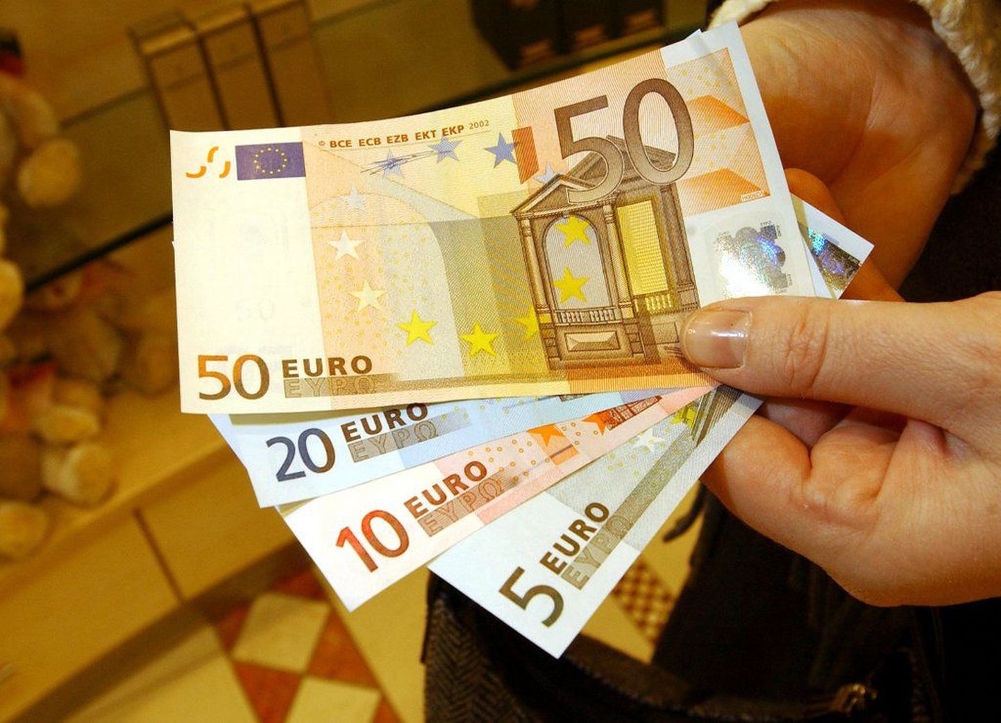 Euroraha kasutuselevõtt seisab kõrge inflatsiooni taga.