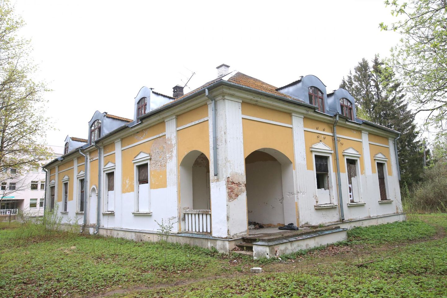 Sanatooriumi pargi vaidlusaluse osa keskmes on kunagine Aino ja Oskar Kallase maja aadressil Raja 31a.