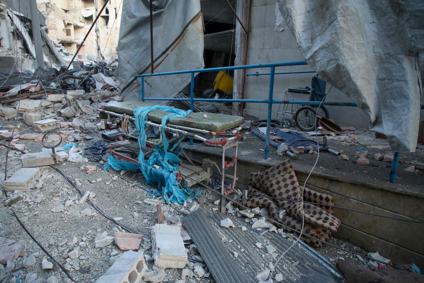 Süüria Idlibi provintsis Ariha linnas 30. jaanuaril õhurünnakus kannatada saanud kliinik.