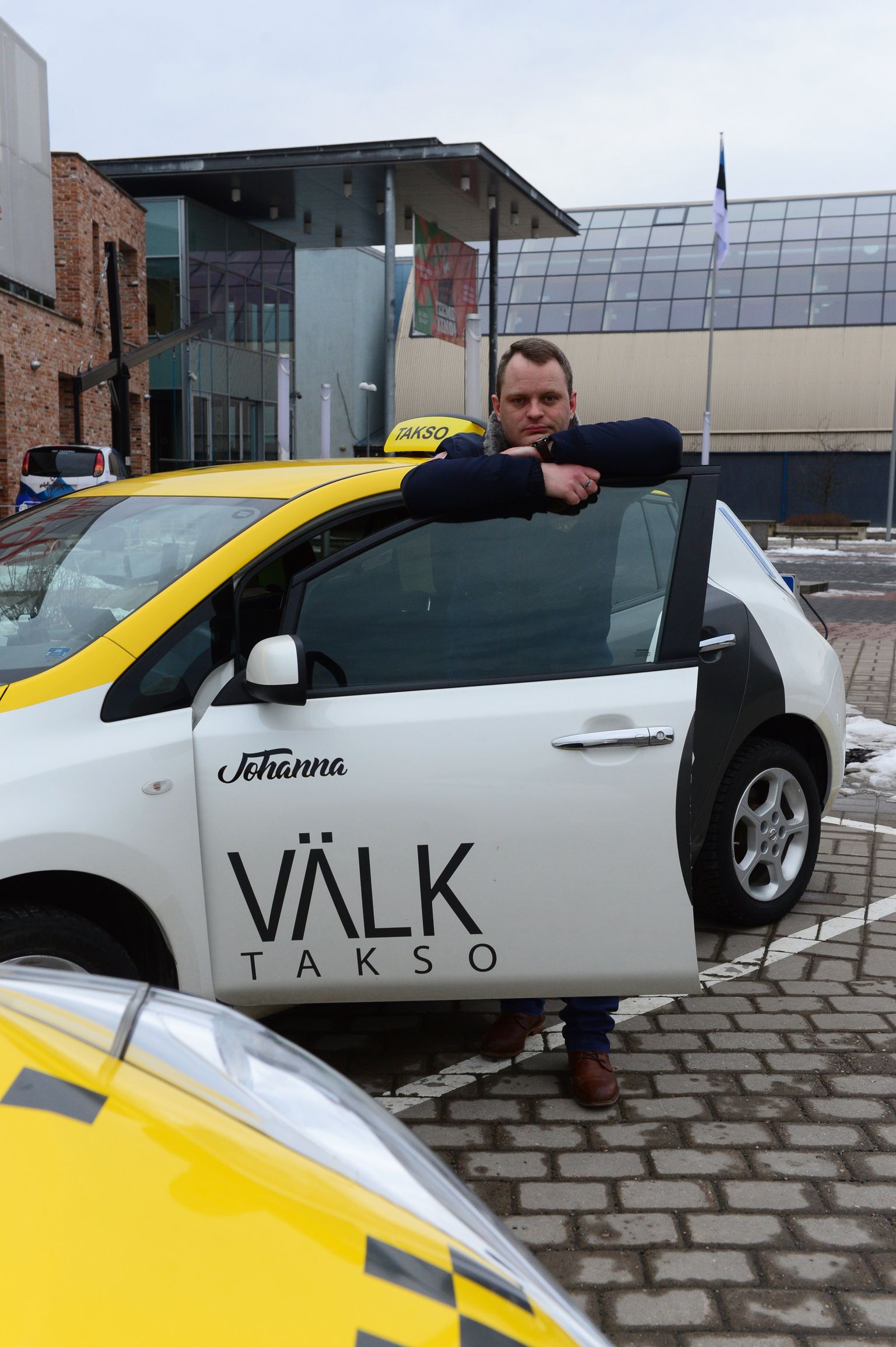 Esialgu sõidab Tartus kaks Välk Takso värvides elektriautot, tuleval kuul saab neid olema viis, kinnitas OÜ Välk Tartu juht Rainer Kaasik.