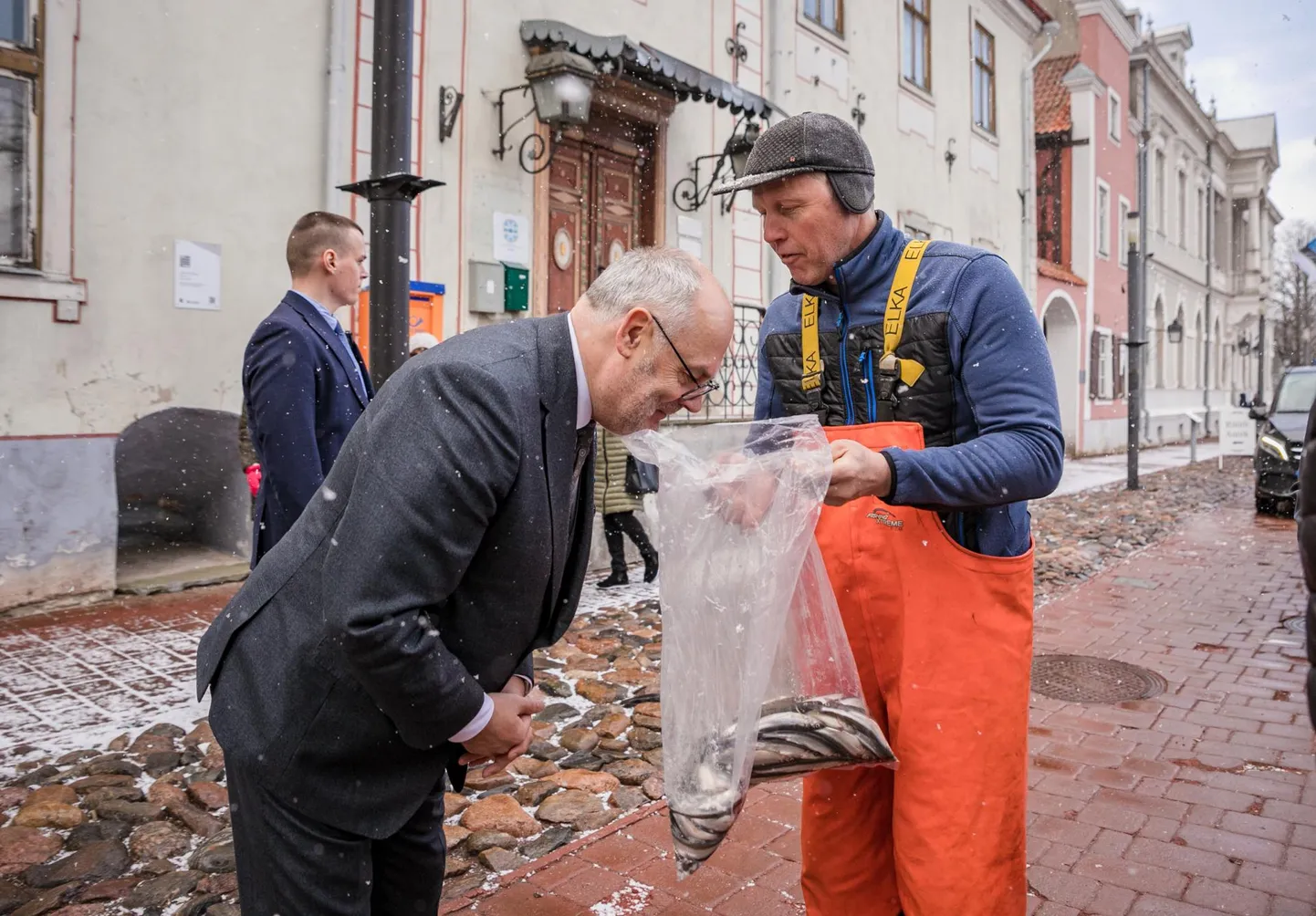 “Kui sa paned silmad kinni ja nuusutad, tunned värske kurgi lõhna.”