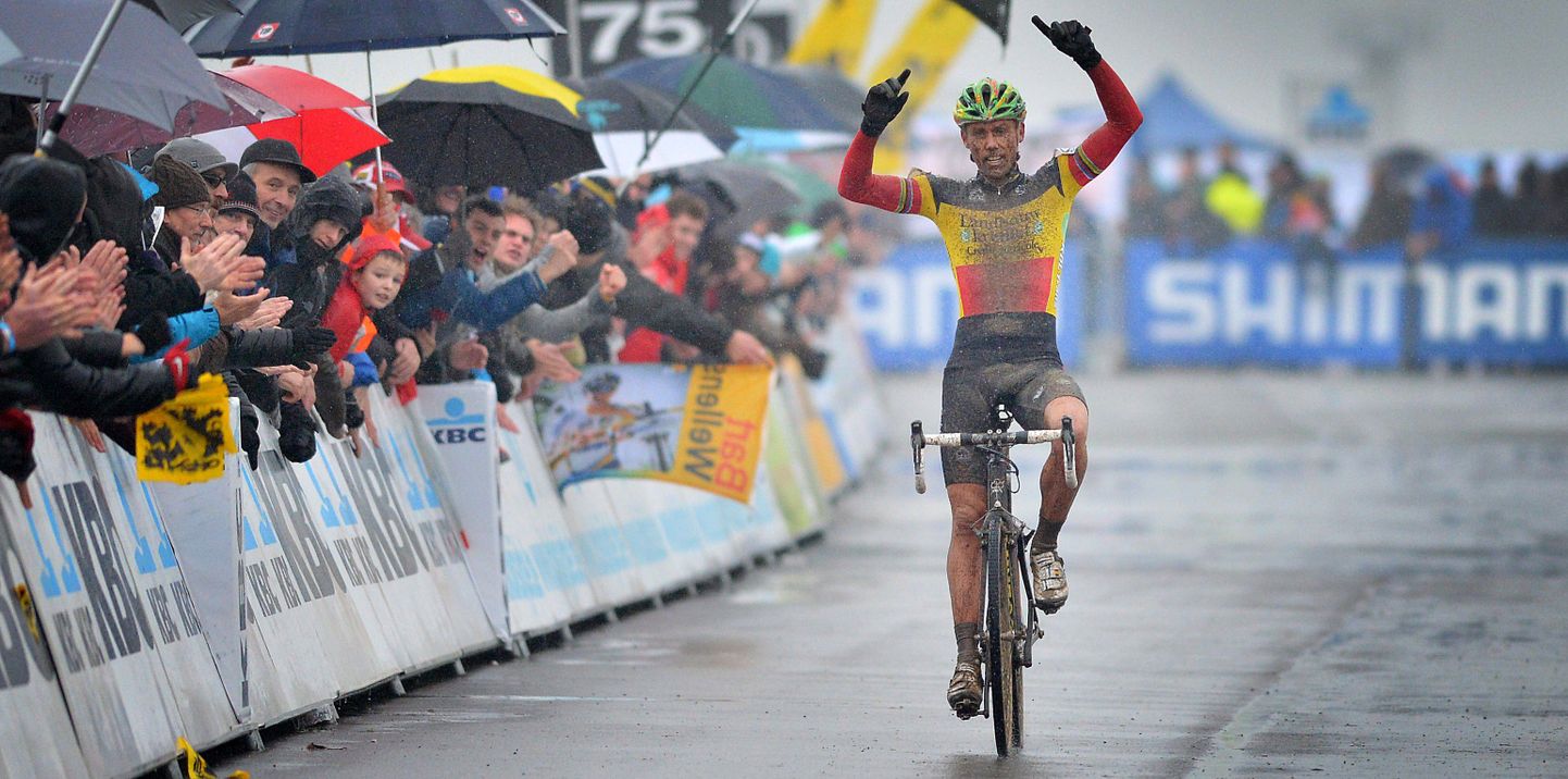 Belgian cyclist Sven Nys celebrates as he crosses the finish line to win the third stage of the Cyclo-cross World Cup, on November 24, 2012 in Koksijde. AFP PHOTO/BELGA/DAVID STOCKMAN   -Belgium Out-