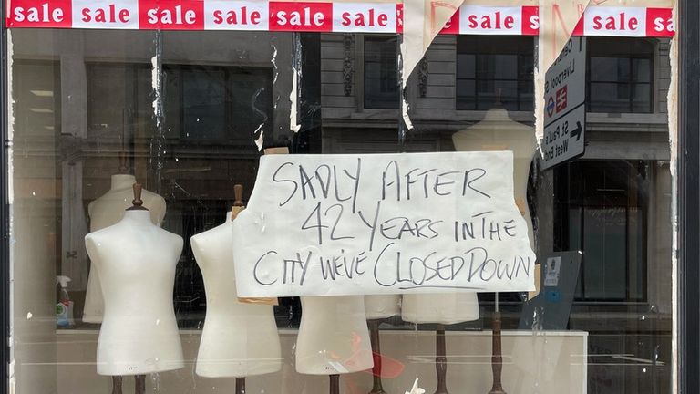 После 42 лет этот магазин одежды в лондонском Сити закрылся