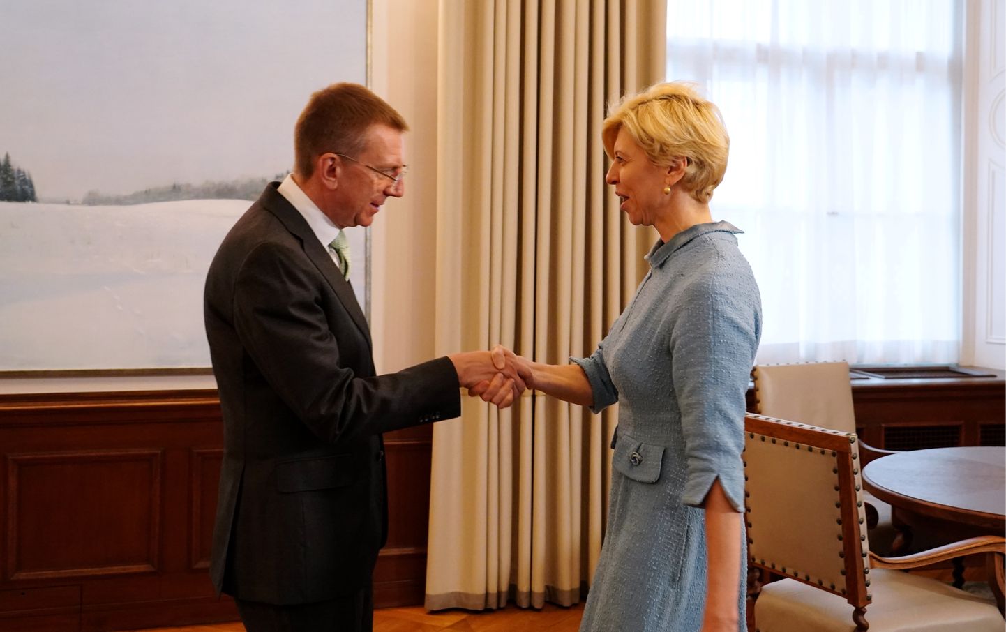 Valsts prezidents Edgars Rinkēvičs un izglītības un zinātnes ministre Anda Čakša tikšanās laikā Rīgas pilī.