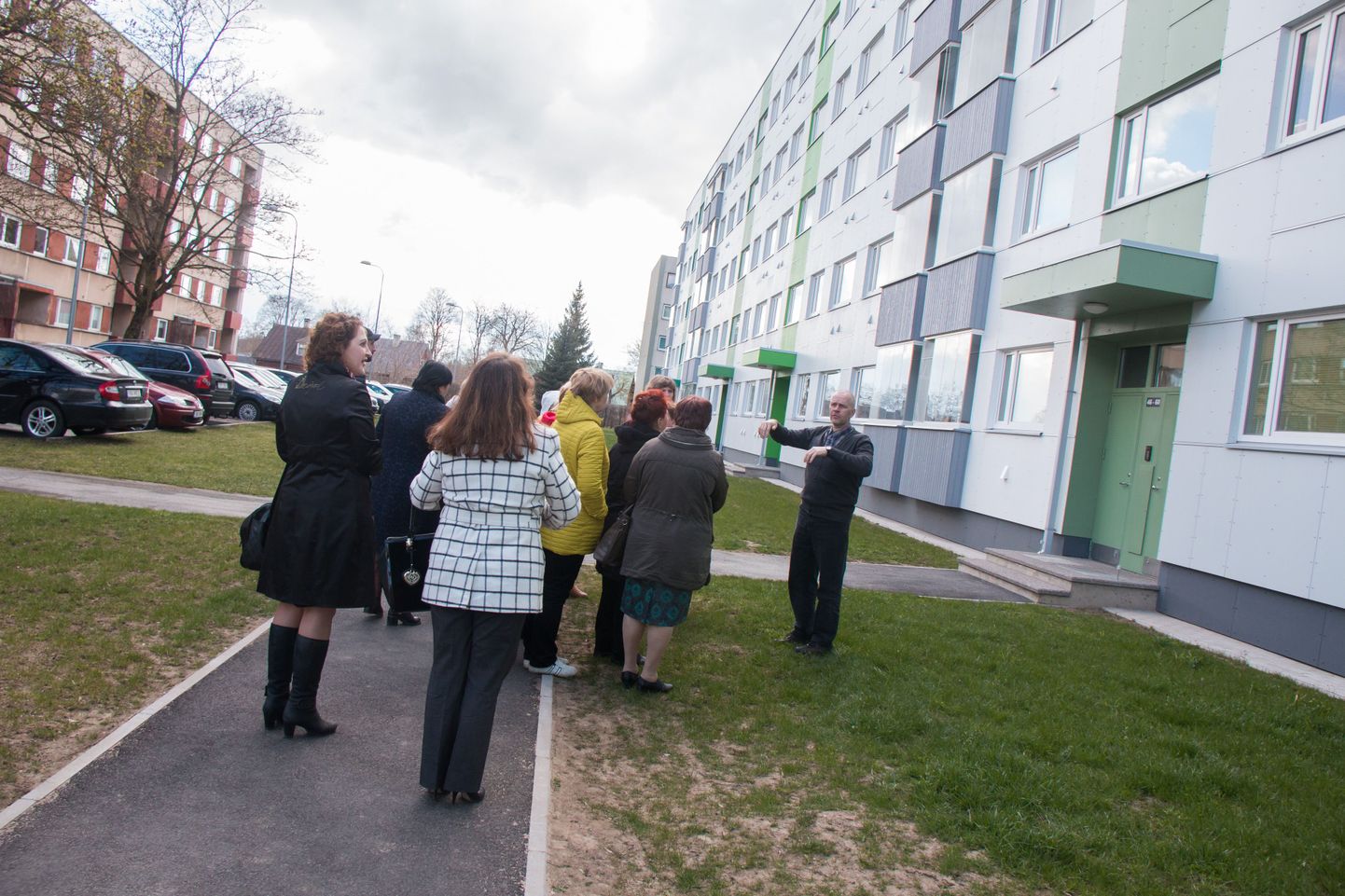 Narva korteriühistute esimehed käisid Rakveres tutvumas Kungla tänava kortermajadega.