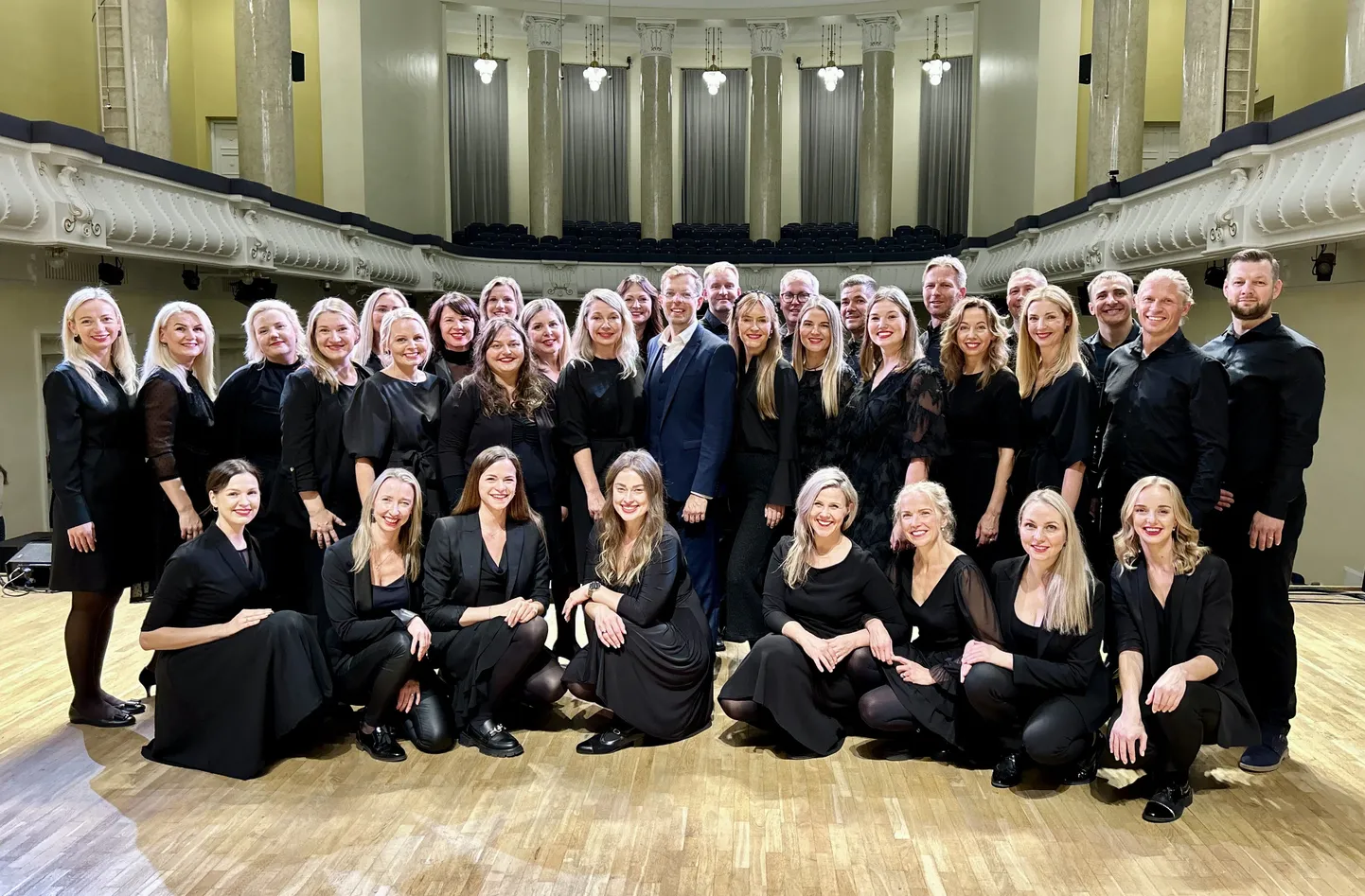 Tallinna popkoor Kari (pildil) annab pühapäeval Jõhvi Mihkli kirikus kontserdi koos Voka laulukooriga Voka Vokaal.