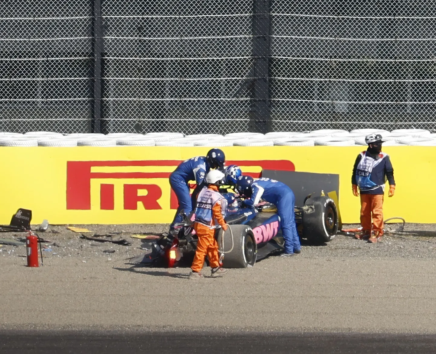 Alpine'i sõitja Jack Doohani vormel pärast Suzuka ringrajal toimunud õnnetust.