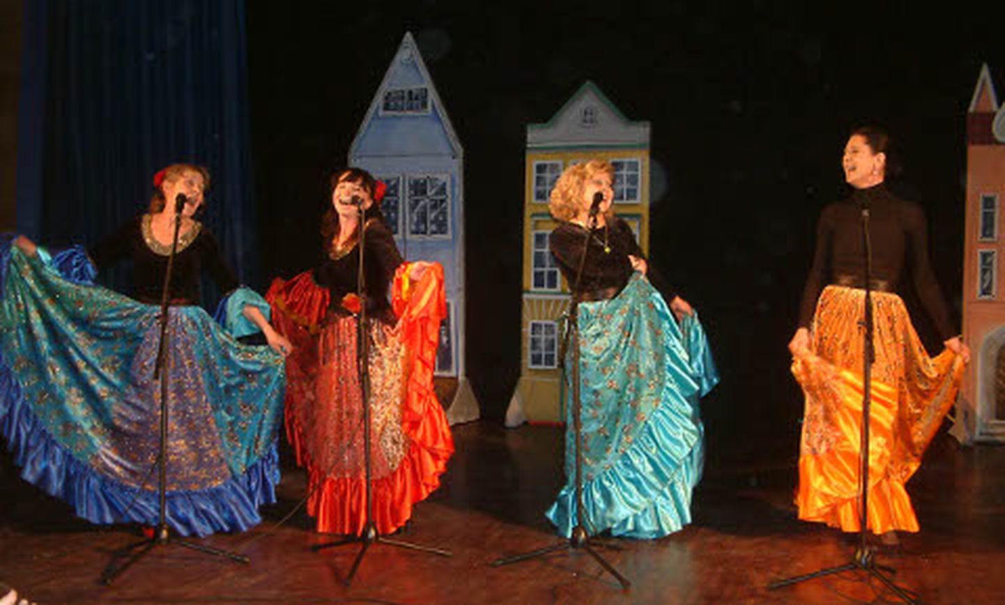 Tuuleveski näitlejate ja Rakvere teatri näitleja Ülle Lichtfeldti esituses tulid ettekandele improviseeritud mustlaslaulud.