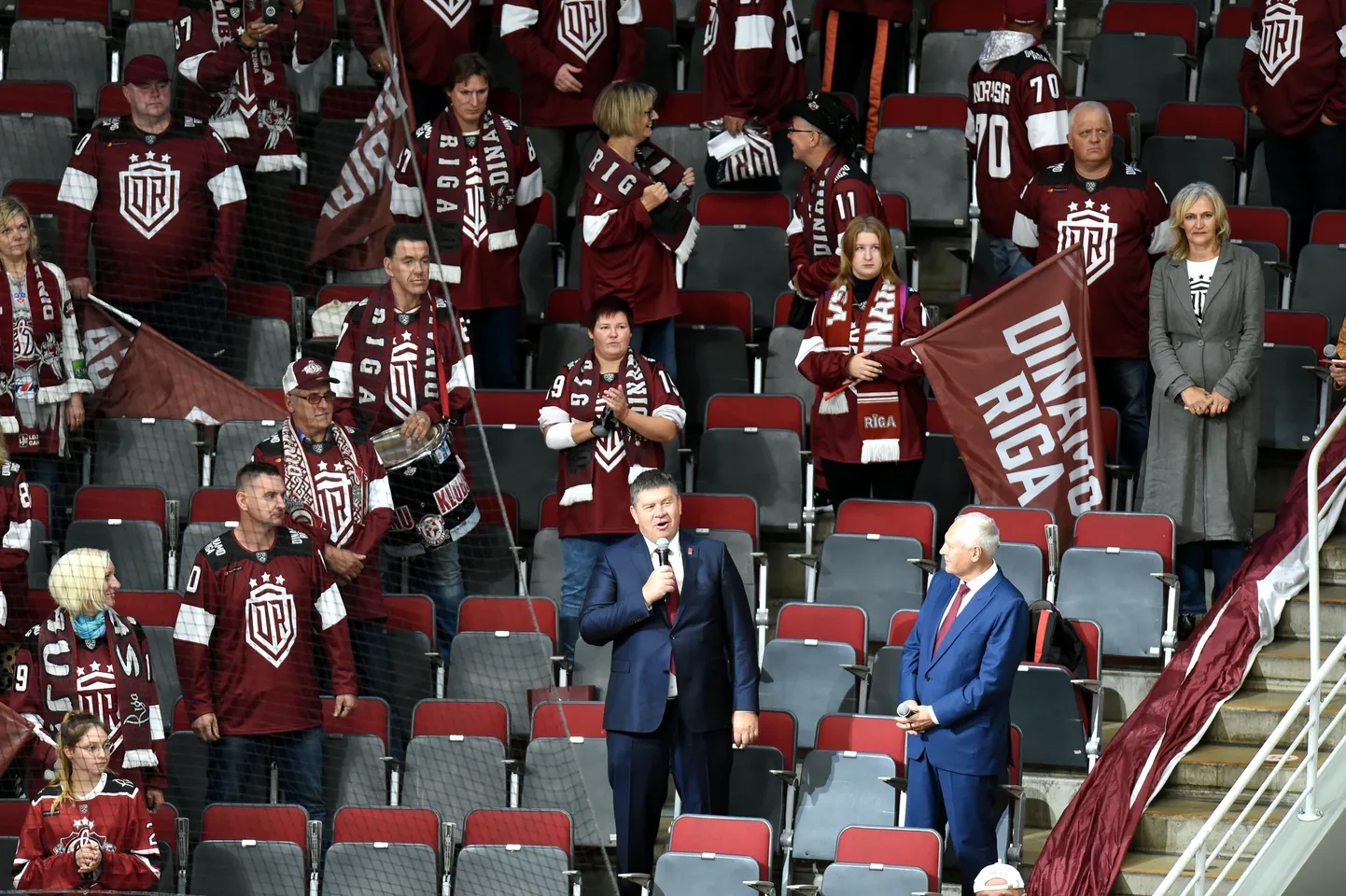 Rīgas "Dinamo" līdzjutēji, Aigars Kalvītis un Juris Savickis