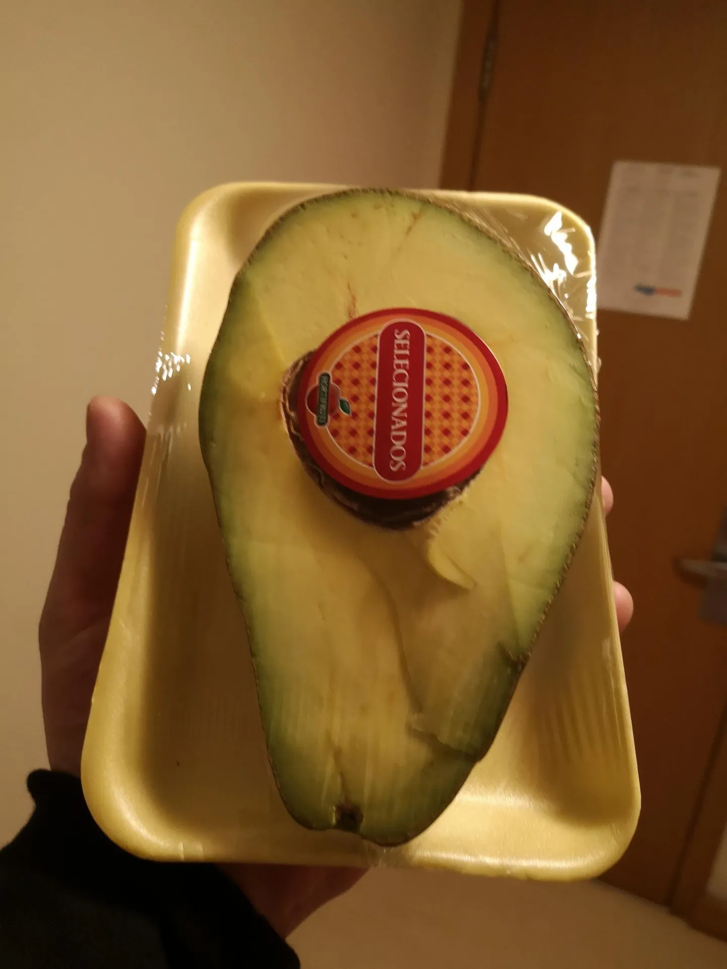 Brasiilia avokaadod võivad olla kämblast suuremad.