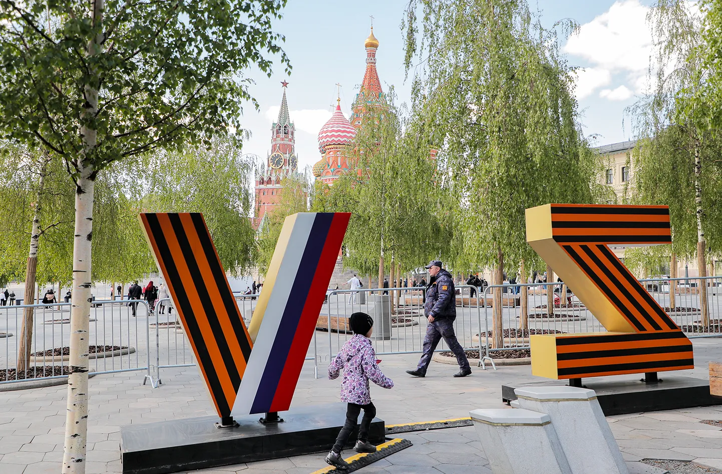 Символы российской агрессии недалеко от Кремля в Москве