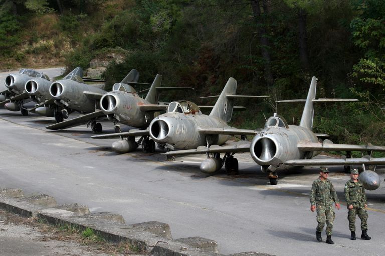 Кладбище советских истребителей в Албании
