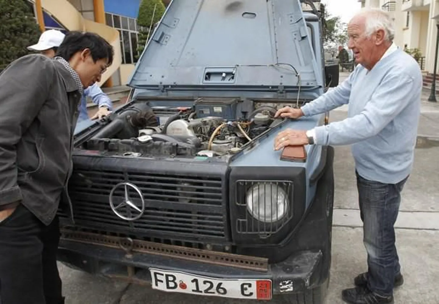 Gunther ja tema auto nimega Otto.