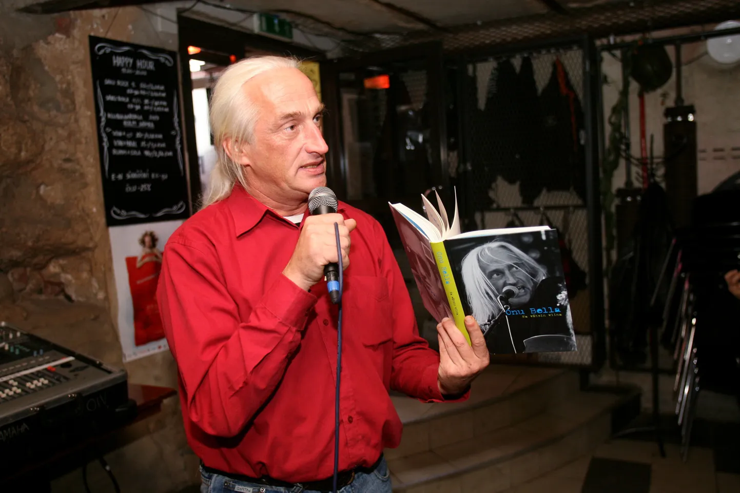 Onu Bella autobiograafiliste sugemetega ilukirjandusliku teose "Ma võtsin viina"  esitlus.

sa/Foto SILLE ANNUK POSTIMEES