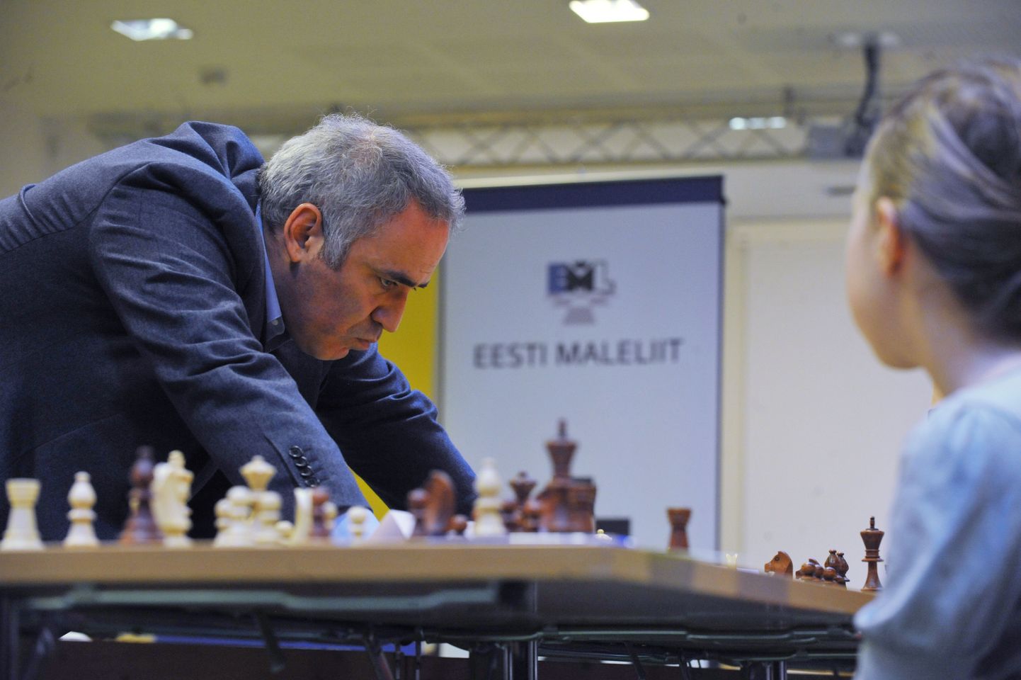 Vene malelegend Garri Kasparov malesimultaanil Tallinnas 18. aprillil.