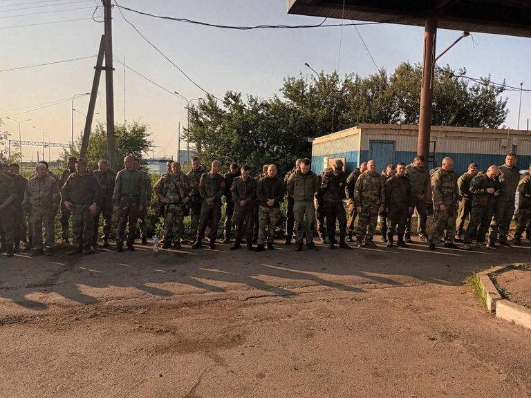 Российские пограничники РФ на КПП «Бугаевка» — когда они, по утверждению некоторых телеграм-каналов, сложили оружие