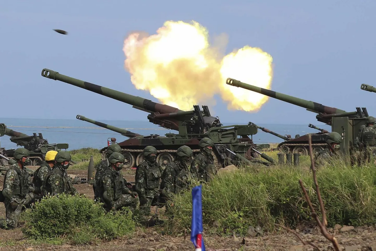Taiwanil on tähtis roll demokraatia eelpostina. Kui see langeb autoritaarse Hiina RV võimu alla, võib demokraatliku maailmakorra saatus olla otsustatud. Pildil teeb Taiwani armee laskeharjutusi.