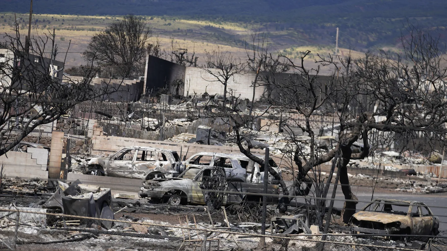 Maastikupõlengute tõttu hävinenud majad ja sõidukid Maui saarel Lahainas.