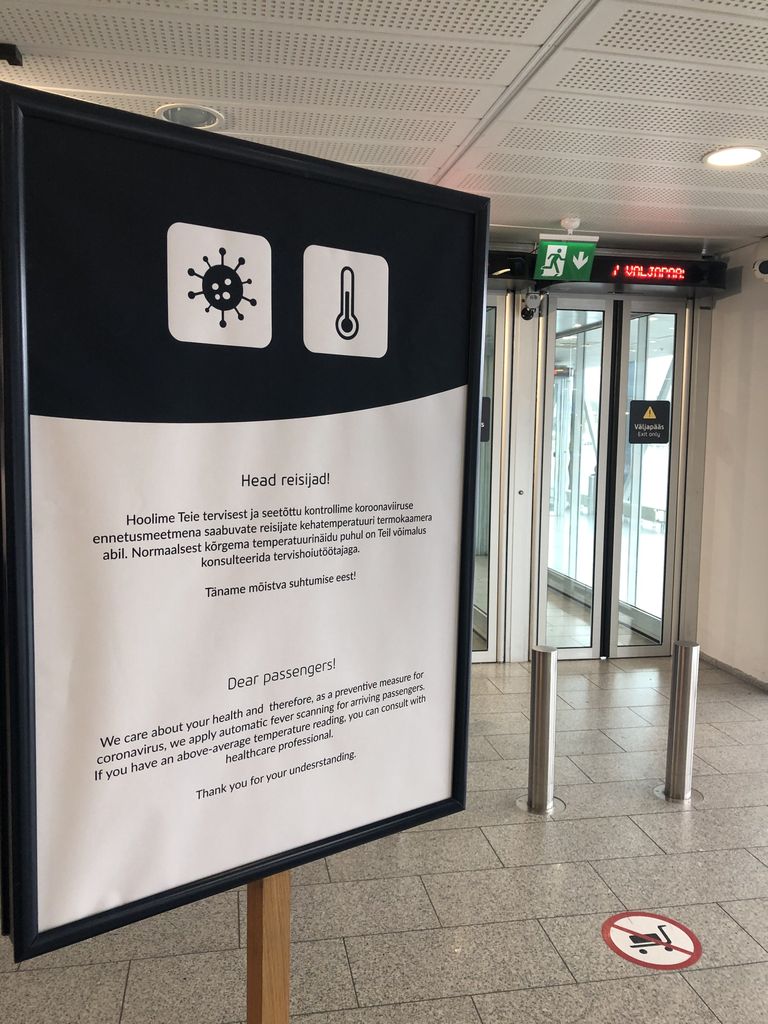 Инфостенд для пассажиров в Таллиннском аэропорту