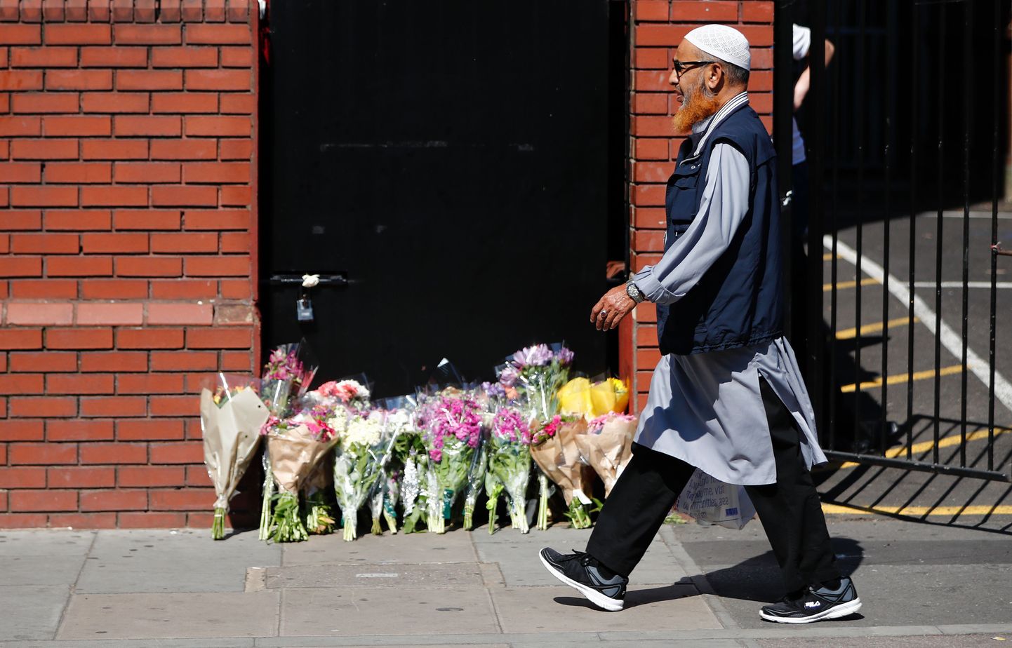 Finsbury Parki mošee juurde toodud lilledega mälestatakse rünnakus hukkunud meest.