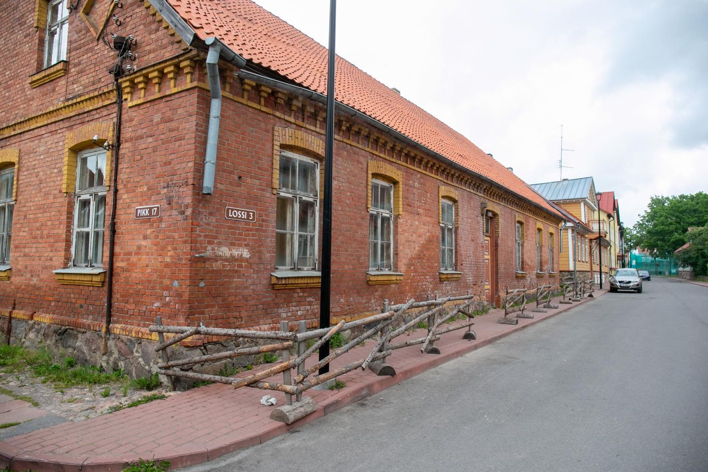 Viljandi linn ostab paarkümmend aastat tagasi mahamüüdud ja sestsaadik tühjana seisnud maja tagasi.