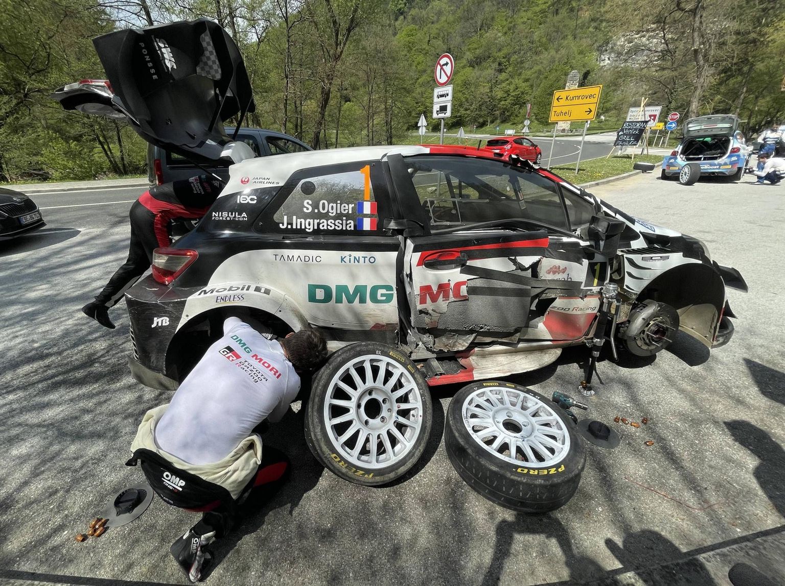Sébastien Ogier suutis katkisest autouksest hoolimata Horvaatia ralli võita.